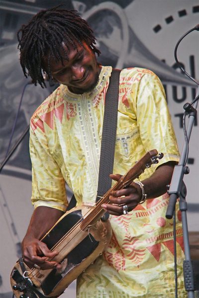 Trio Da Kali: Mamadou Kouyaté . Rudolstadt-Festival 2017 (Foto: Andreas Kuhrt)