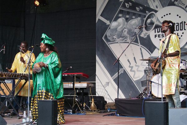 Trio Da Kali: Fodé Lassana Diabaté, Awa Kassé Mady Diabaté & Mamadou Kouyaté . Rudolstadt-Festival 2017 (Foto: Andreas Kuhrt)