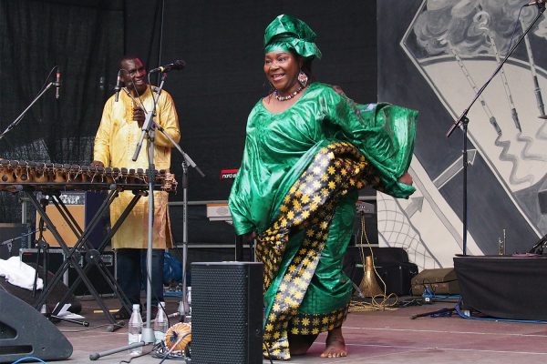 Trio Da Kali: Fodé Lassana Diabaté & Awa Kassé Mady Diabaté . Rudolstadt-Festival 2017 (Foto: Andreas Kuhrt)