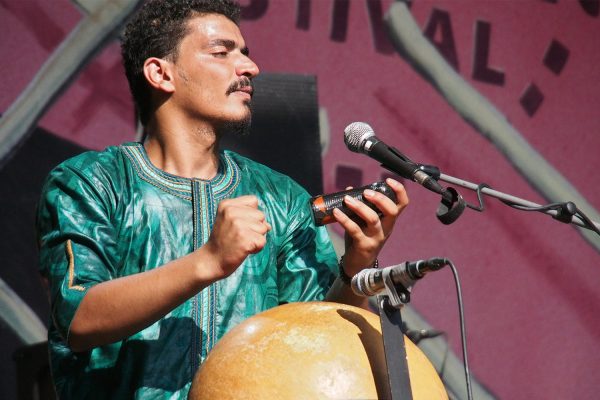 Imarhan: Hicham Bouhasse . Rudolstadt-Festival 2017 (Foto: Andreas Kuhrt)