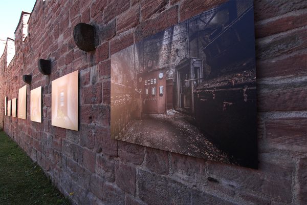 7-Siegerbilder-Ausstellung des Fotowettbewerbs "Ästhetiken des Verfalls": (rechts) Fluxkompensator (Foto: Lars Avanzini, 4. Platz) . Klosterkirche Veßra 2018 (Foto: Andreas Kuhrt)