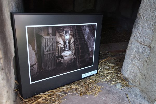 Gefängnis (Foto: Marlen Rasche) . Fotoausstellung "Ästhetiken des Verfalls" . Kloster Veßra 2018 (Foto: Andreas Kuhrt)