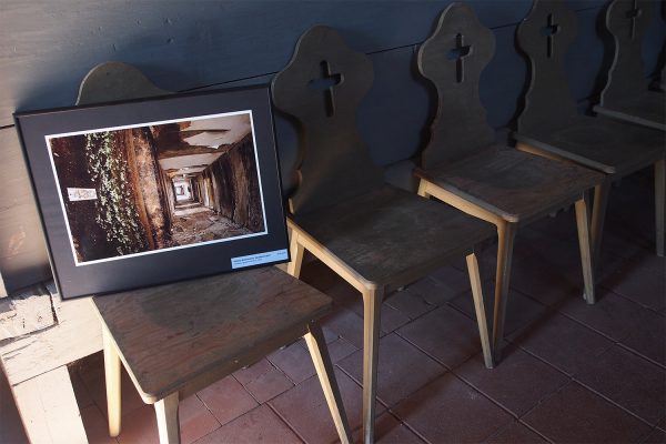 Die Natur gewinnt immer (Foto: Kathrin Battenstein) . Fotoausstellung "Ästhetiken des Verfalls" . Kloster Veßra 2018 (Foto: Andreas Kuhrt)