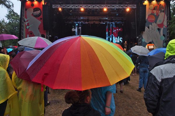 Große Bühne Heinepark vor dem Eröffnungskonzert beim Rudolstadt-Festival 2018 (Foto: Andreas Kuhrt)