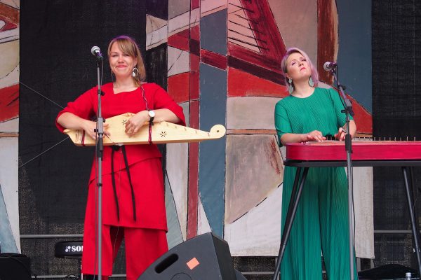 Mari Kalkun & Maija Kauhanen . Runorun (Finnland) . Rudolstadt-Festival 2018 (Foto: Andreas Kuhrt)