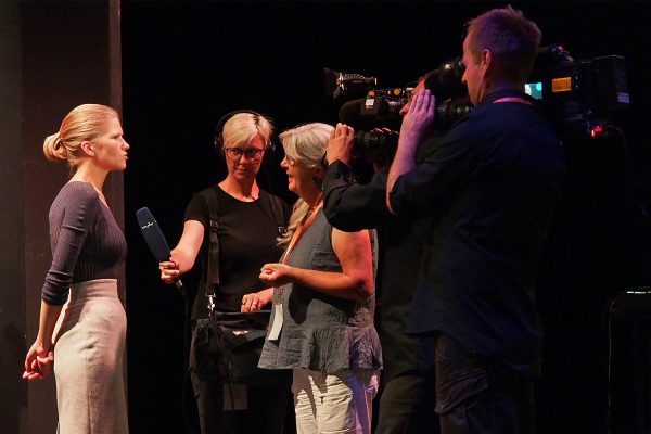 Maarja Nuut beim mdr-Interview . Rudolstadt-Festival 2018 (Foto: Andreas Kuhrt)