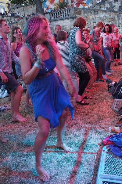 Publikum bei Debademba . Rudolstadt-Festival 2018 (Foto: Andreas Kuhrt)