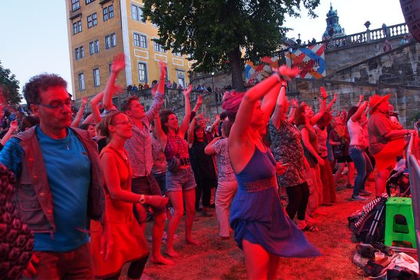 Publikum bei Debademba . Rudolstadt-Festival 2018 (Foto: Andreas Kuhrt)