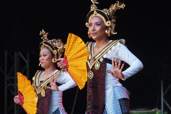 Salukat: Tänzerinnen . Rudolstadt-Festival 2018 (Foto: Andreas Kuhrt)