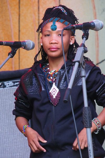 Namibian Tales: San-Mädchen . Rudolstadt-Festival 2018 (Foto: Andreas Kuhrt)