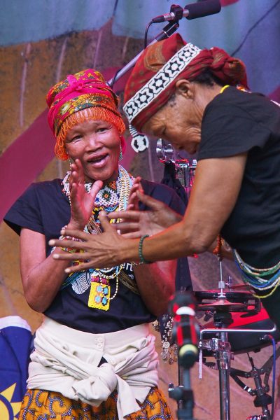 Namibian Tales: //Ao N!ani & N!ae Komtsa . Rudolstadt-Festival 2018 (Foto: Andreas Kuhrt)